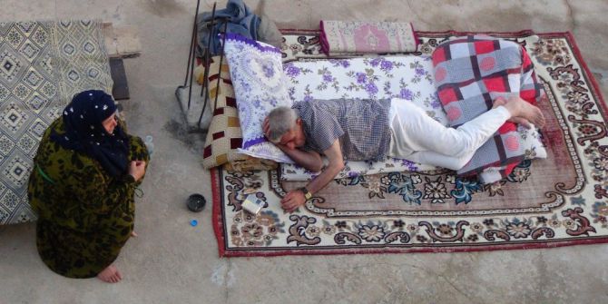 Sıcaktan Bunalan Vatandaşlar Teraslarda Yatıyor