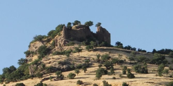 Kormas Kalesi’nden Geriye Kalıntılar Kaldı