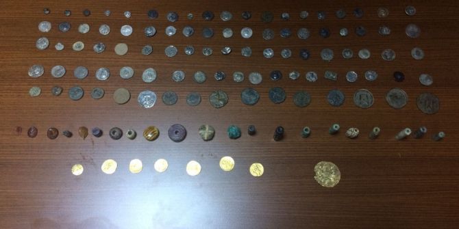 Aranan Şahsın Üzerinde Tarihi Eser Ele Geçirildi