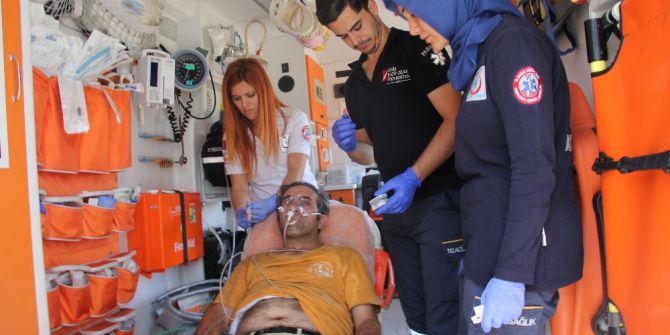 İzmir’deki Yangında Orman İşçisi Dumandan Etkilendi