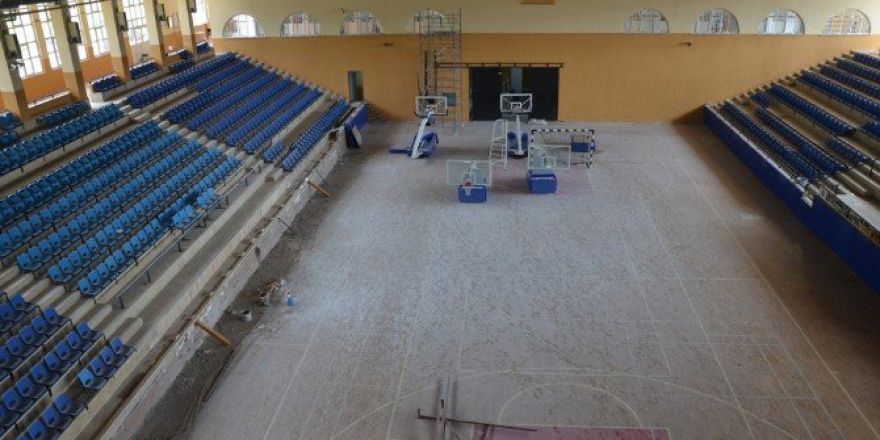 Mimar Sinan Spor Salonu Yenileniyor