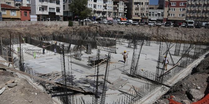 Otopark İnşaatı Devam Ediyor