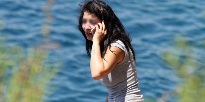 Genç Kız Falezlerden Atladı