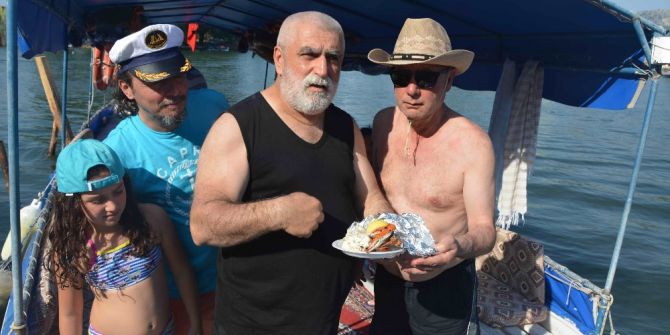 Mavi Yengeç Yerli Ve Yabancı Turistlerden İlgi Görüyor