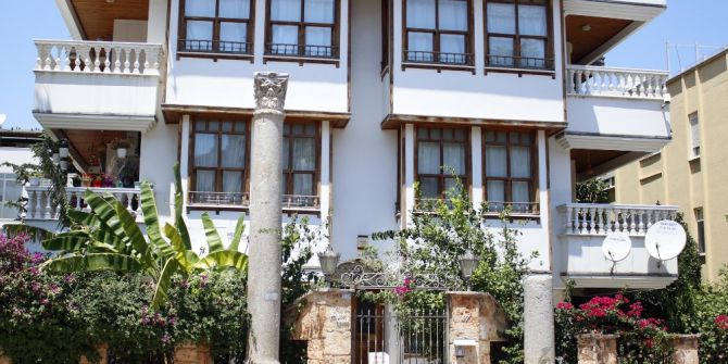 Antalya’da Roma Dönemine Ait Tartışılan Sütunlar Taşındı