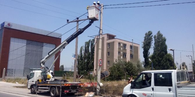 Sıcaktan Kopan Elektrik Teli Yangın Çıkardı