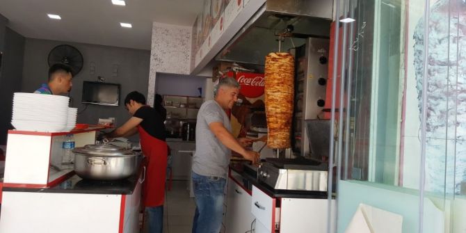 Dönerle Birlikte Pişiyorlar