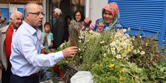 Kemer Köy Pazarı Ziyaretçilerini Bekliyor