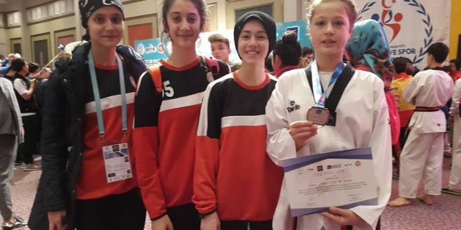 Osmaneli’den 4 Taekwondocu Milli Takım Seçmelerine Katılıyor