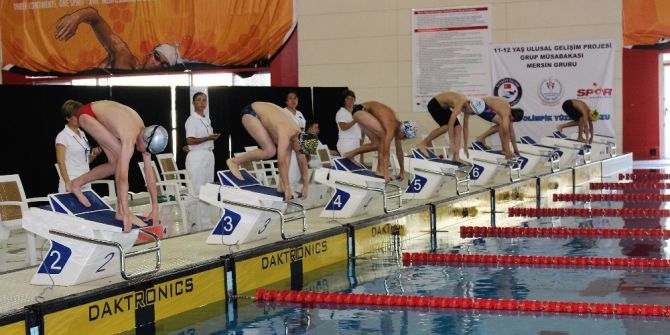 Mersin’de Yüzücüler Barajı Geçmek İçin Yüzdü