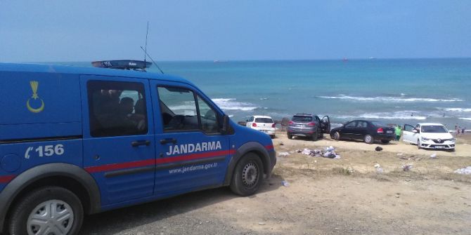 Kilyos Sahilinde Denizin Dalgalarına Kapılan Genç Boğularak Hayatını Kaybetti