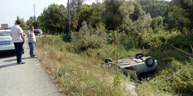 Sakarya’da Araç Şarampole Yuvarlandı: 1 Yaralı