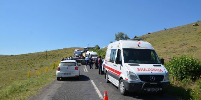 Sivas’ta Traktör Devrildi: 1 Ölü, 3 Yaralı