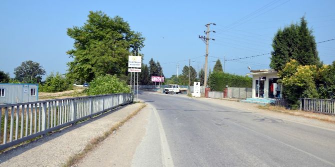 İlçe Çıkışındaki Tabelada Gülümseten Yazım Hatası