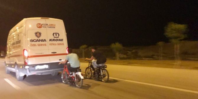 Motosikletleriyle Ölümü Meydan Okudular