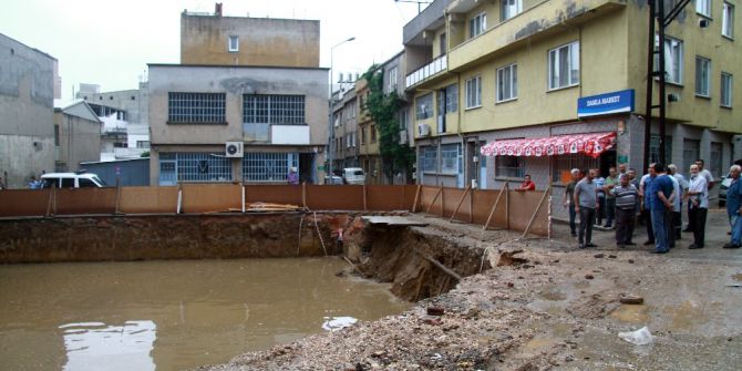 Bursa’da Çökme Tehlikesi Bulunan İki Bina Boşaltıldı