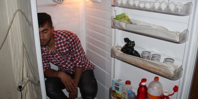 Serinlemek İçin Buzdolabına Giriyor