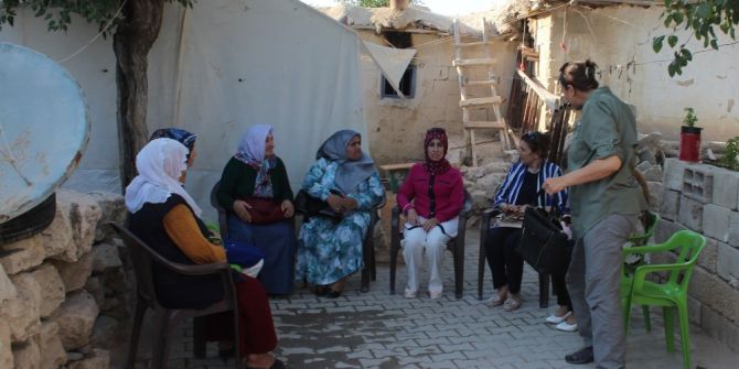 Bayan Erin Depremzedelerle Vedalaştı