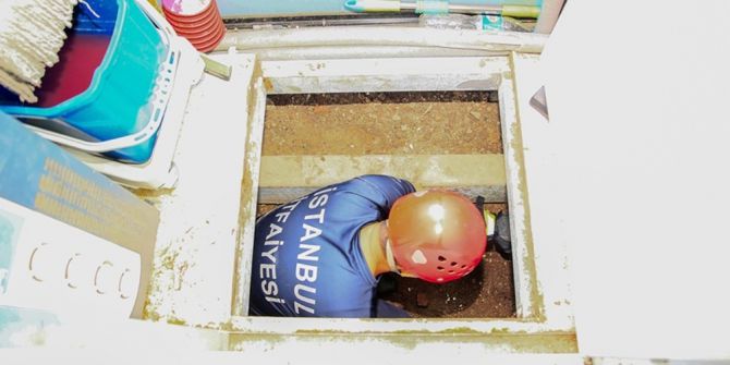 Gülhane Parkı’nda Mahsur Kalan Tavşanı İtfaiye Ekibi Kurtardı