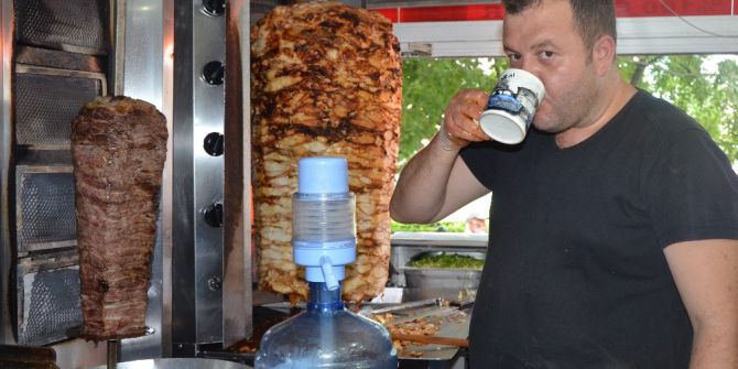 Döner Başında Günde 10 Litre Su İçiyor