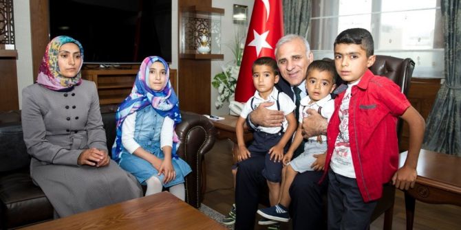 Vali Zorluoğlu Şehit Adnan Vanlı’nın Ailesini Kabul Etti