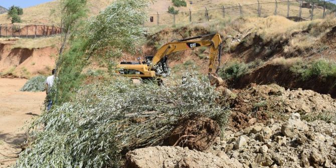 Şemdinli’de Garaj Yapımı