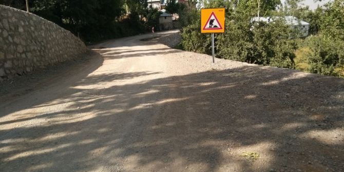 Hakkari’de Yol Asfaltlama Çalışması