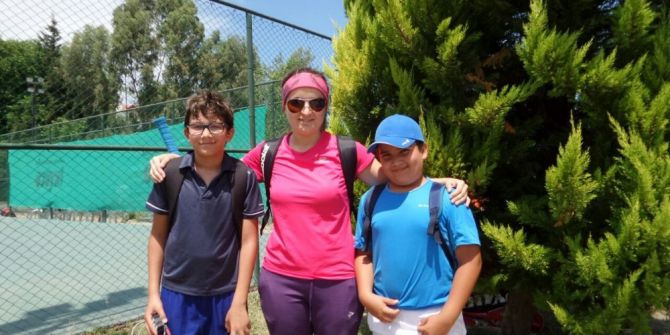 Aileleri İkna Edip Tenise Yönlendirdi