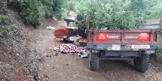 Kepsut’ta Traktör Devrildi: 2 Ölü
