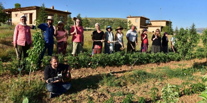 Şükran Köyünün Sakini Sanatçıların Türkü Eşliğinde Çapa İmecesi