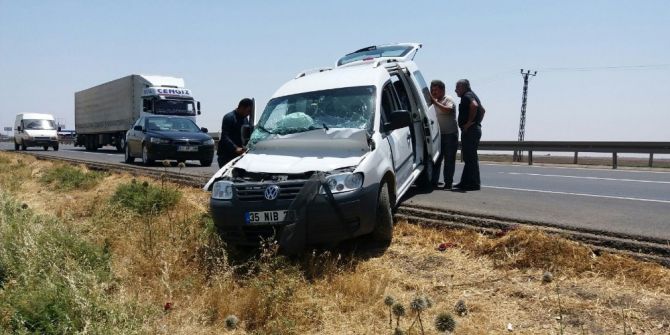 Biçerdöver Ticari Araca Çarptı