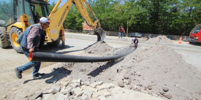 Güney Yukarı Mahallesinde Su Gideri Çalışması Devam Ediyor