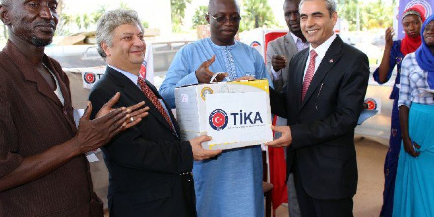 Tika’dan Gambiya’daki Sağlık Merkezlerine Ekipman Ve Malzeme Desteği