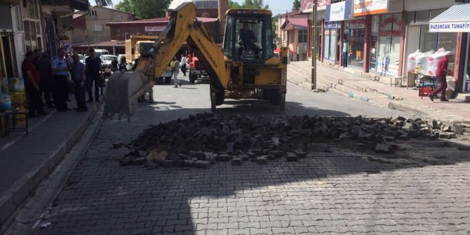 Adilcevaz’da Yol Yapım Çalışması
