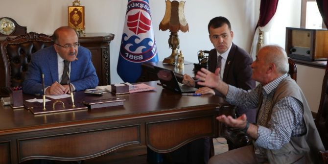 Başkan Gümrükçüoğlu Tarihi Binada İlk Kabulünü Vatandaşlara Yaptı