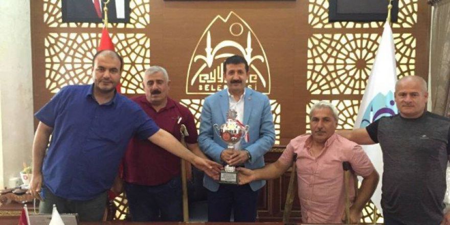 Ampute Futbol Takımı Yöneticileri Eyyübiye Belediye Başkanı İle Bir Araya Geldi