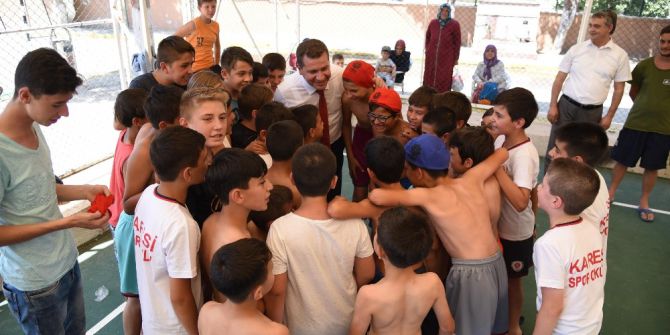 Karesi’de Çocuklar Yüzmeye Koştu