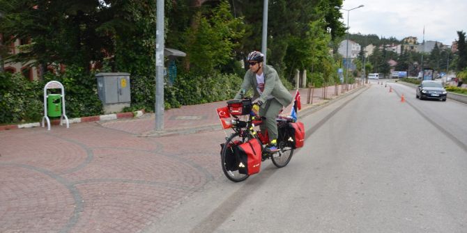 Bisikletiyle "Devlet Kuran Sultanlardan Devlet Kurtaran Şehide Yolculuk" Turuna Çıkan Öğretmen Bilecik’te Mola Verdi