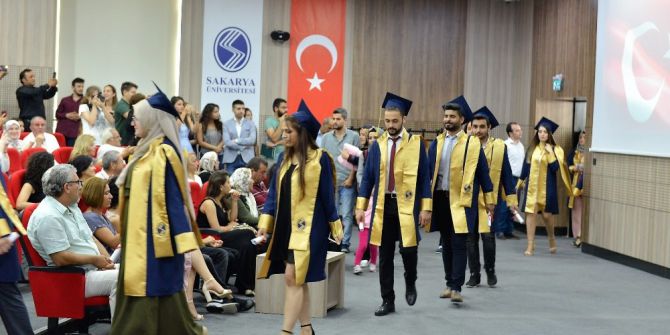 Hukuk Fakültesi Öğrencilerini Uğurladı