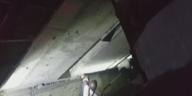 İtfaiyeci Kediyi Kurtarmak İçin Canını Hiçe Saydı