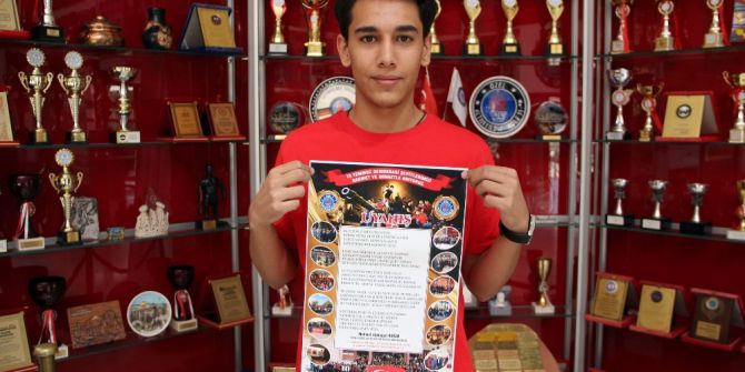 Lise Öğrencisinden Duygulandıran “15 Temmuz” Şiiri