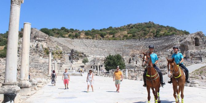 Jandarma Atlı Birliklerini Gören Turistlerden Fotoğraf Yarışı