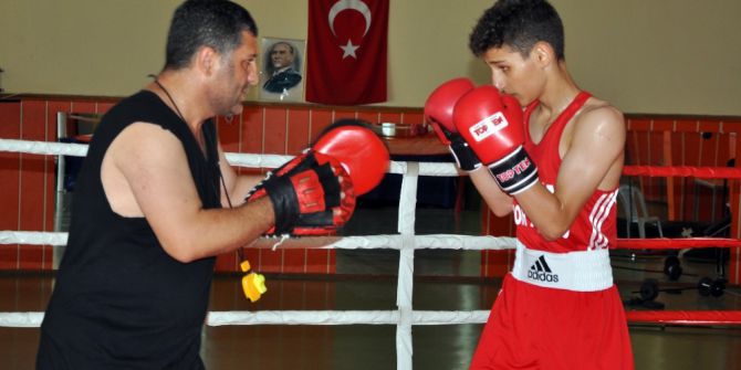 Hem Babası, Hem Antrenörü