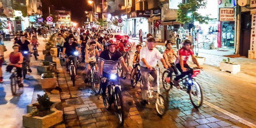 Demokrasi İçin Pedal Çevirdiler