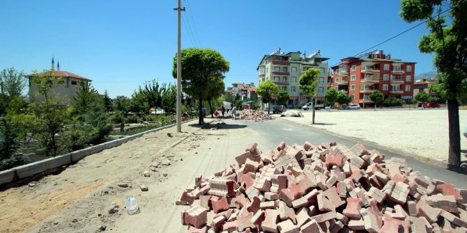 Develi İbrahimağa Mahallesi’nde Yol Yapım Çalışmaları Devam Ediyor