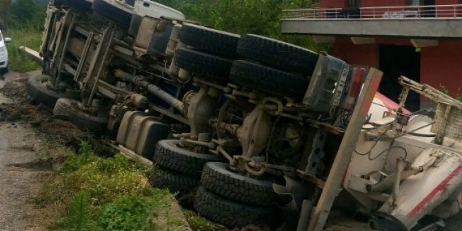 Beton Mikseri Kaza Yaptı: 1 Yaralı