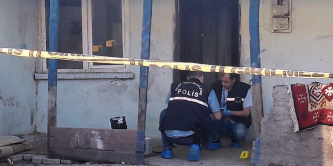 Eskişehir’de Evlerinin Önünde Oturan Çifte Ateş Açıldı