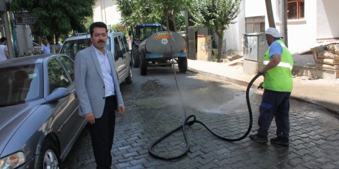 Siirt’te Caddeler Tazyikli Su İle Yıkanıyor