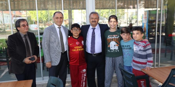 Burhaniye’de Belediye Hizmetleri Takdir Topladı