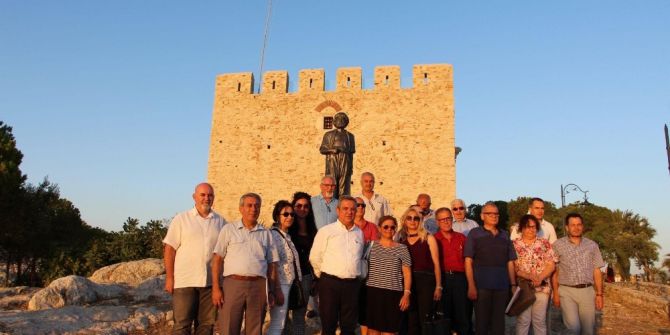Kuşadası Belediye Meclisi Güvercinada’da Toplantı